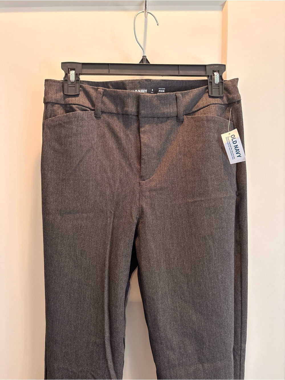 NWT Old Navy Women's High Rise Pixie Pant in Charcoal Gray - Picture 2 of 9